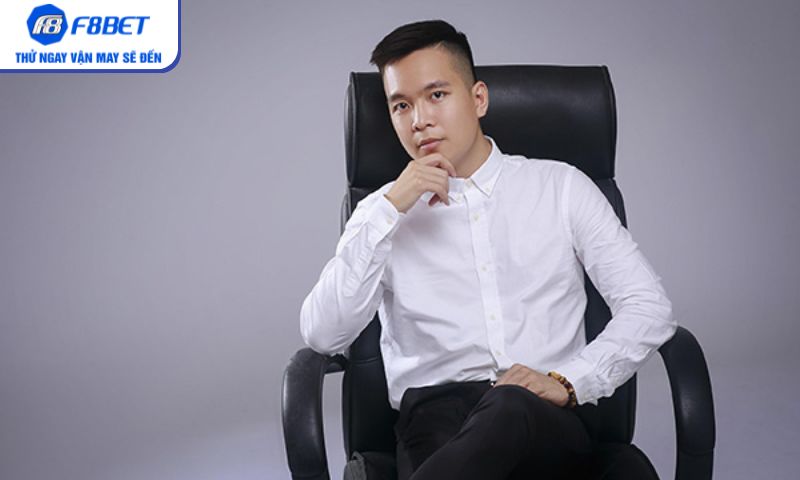 Công việc của Stephen Chidwick tại F8BET là gì?